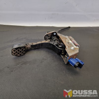 Clutch pedal generator cylinder 
