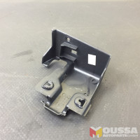 Plate bracket