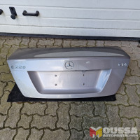 Tailgate trunk lid