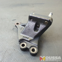 Engine mounting bracket