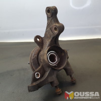Axle knuckle with hub