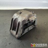 Engine mount bracket