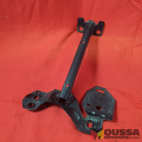 Hood latch support bracket 