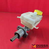 Master brake cylinder balancing tank