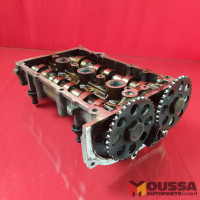 Cylinder head cover with camshafts
