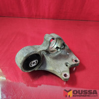 Engine bearing mount bracket