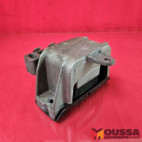 Engine bearing mount bracket