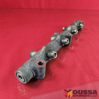 Fuel injector rail line