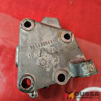 Engine mount bracket