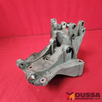 Engine suspension bracket