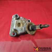 Engine suspension bracket