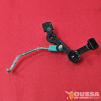 Servomotor actuator carrier bracket