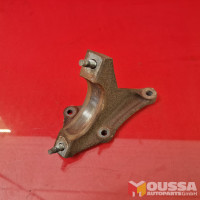 Engine suspension bracket