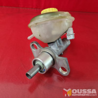 Master brake cylinder balancing tank