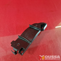  Seat belt guide