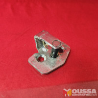 Door lock striker plate