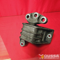 Engine mount transmission carrier