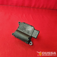 Air conditioning actuator heating