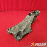 Engine mount bracket