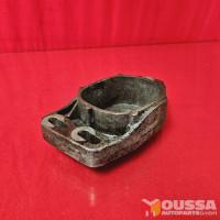 Lower engine mount bracket
