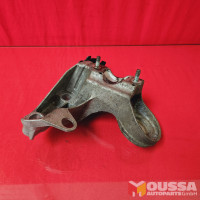 Engine mounting bracket