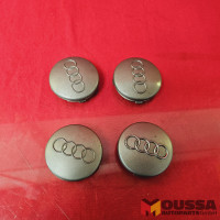 Center wheel hub cap emblem