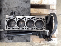 Engine block crankshaft