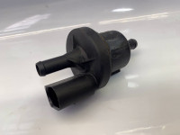 Throttle vacuum valve