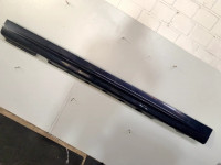 Door sill trim panel