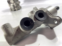 Hydraulic master cylinder