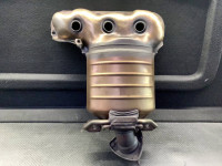 Exhaust manifold catalyst converter