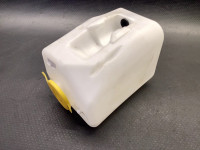 Windscreen wash water reservoir