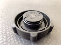 Steering fluid filler cap