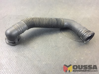 Intake manifold breather pipe