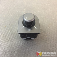 Side view button wing mirror switch