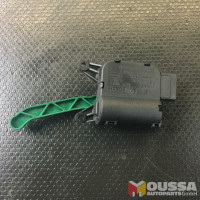 Servomotor heating defrosting flap