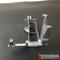 Pedals bracket foot lever