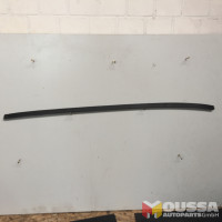 Hatchback roof rail trim strip