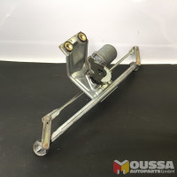 Wiper motor with linkages