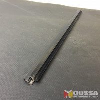 Door weatherstrip seal