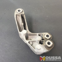 Engine mount bracket