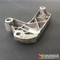 Engine mount bracket